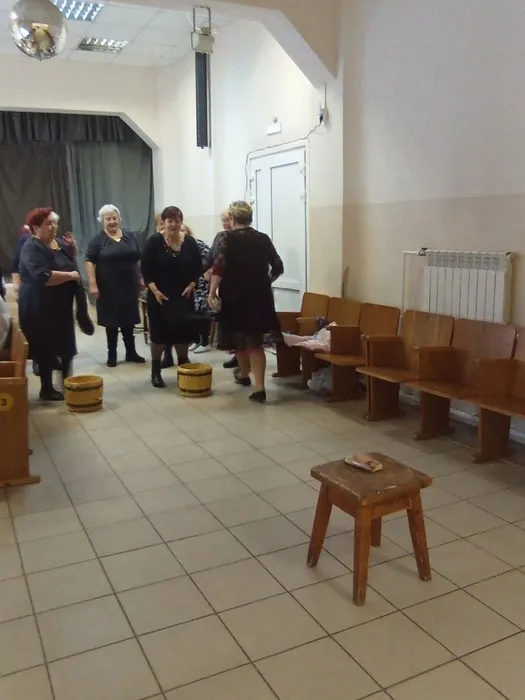 сбей валенком подарок)